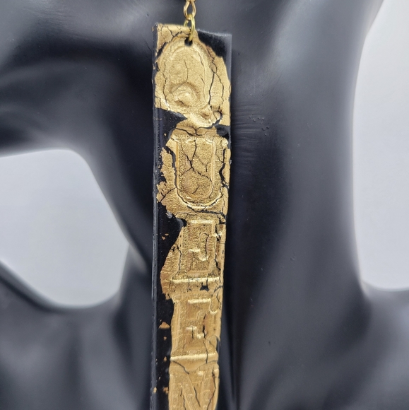 The Queen Earrings - Picture 4 of 4